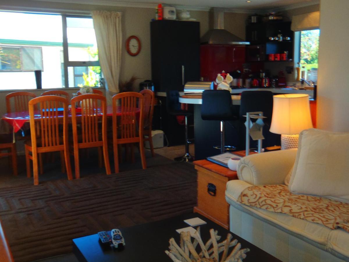 Lakefront Fantail Cottage Lake Hawea, Wanaka Exterior foto