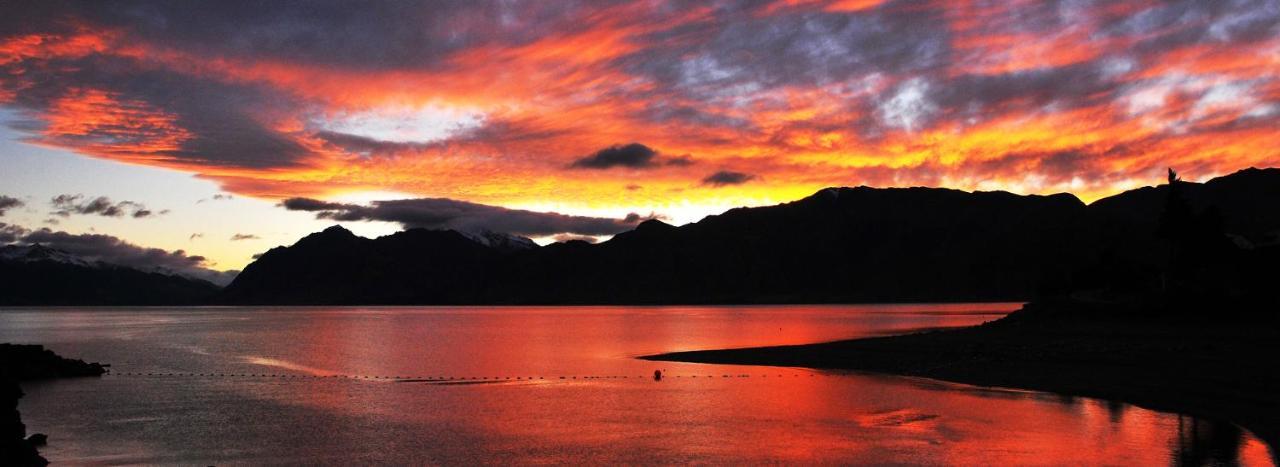 Lakefront Fantail Cottage Lake Hawea, Wanaka Exterior foto