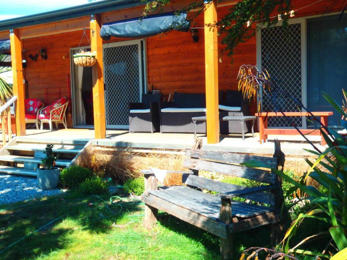Lakefront Fantail Cottage Lake Hawea, Wanaka Exterior foto